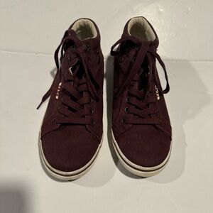 Taos Top Star Distressed Bordeaux Sneaker Size 7.5